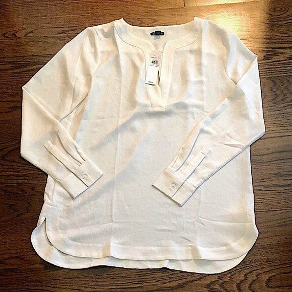 ANN TAYOR Ivory Long Sleeve Button Cuff Blouse With Split Neck and Hem Sz S NWT - Picture 1 of 5